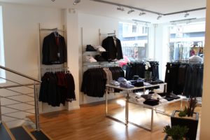 Eksklusiv herrebutik som sælger Hugo Boss, Ralph Lauren og Tiger of Sweden. Butiksinventar og mannequiner