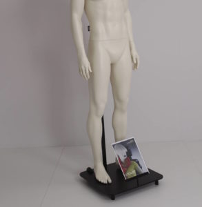 Gadestativ til mannequin / stativet kan bruges til at flytte butikkens udstilling ud på gaden