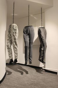 buksetorso som hængende model