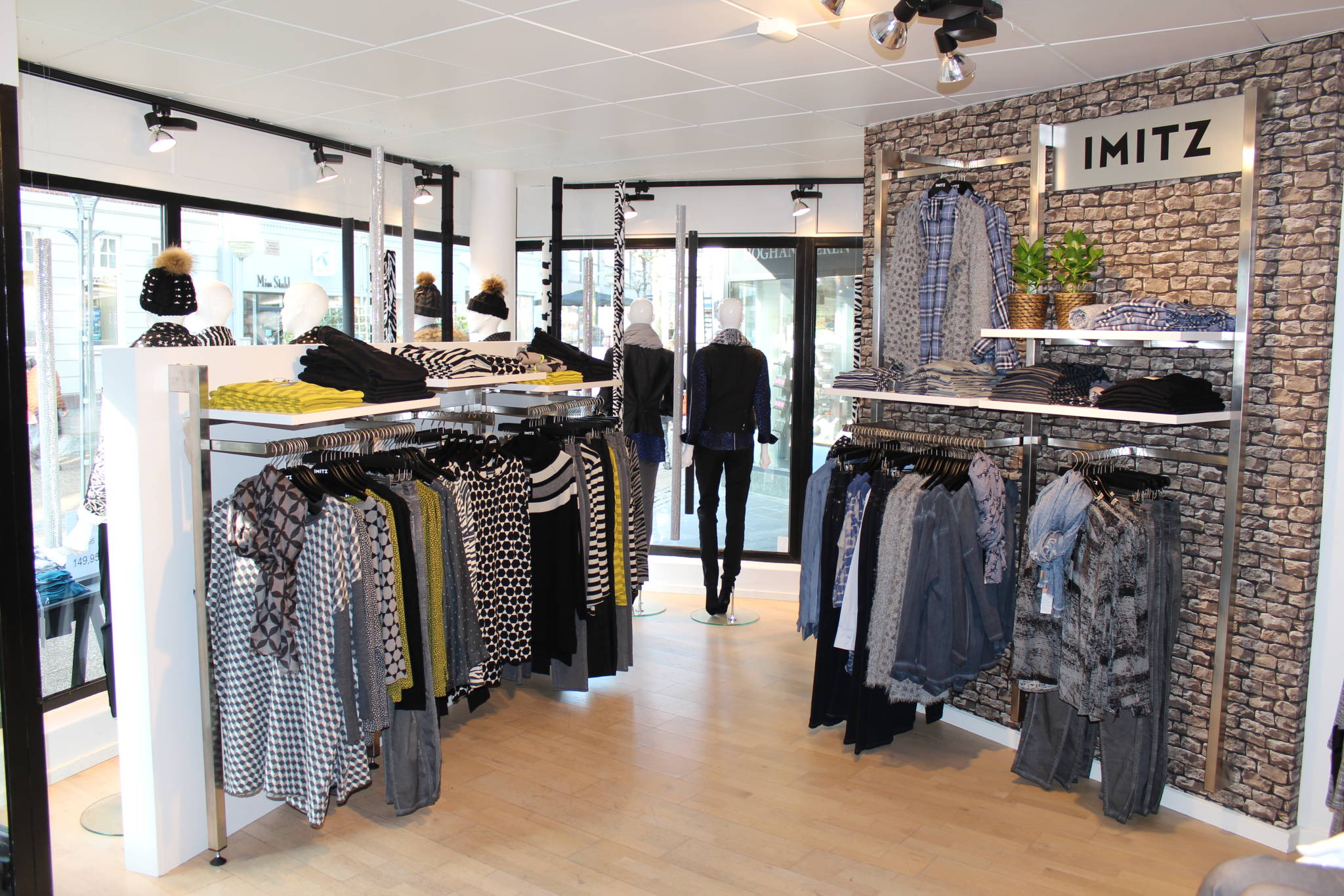 tøjbutik med lækkert butiksdesign | Norge A/S