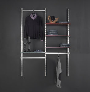 Flot og stilrent butiksinventar, hvor hylderne kan leveres i alle farver. Butiksinventar