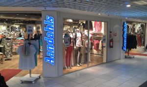 Stor flot Norsk butik med butiksinventar og mannequiner fra European Mannequins & Shop.
