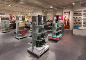 Butiksinventar til skokoncept i Norge.